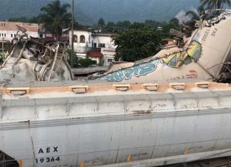 Chocan dos trenes de frente en Veracruz, al menos hay dos heridos