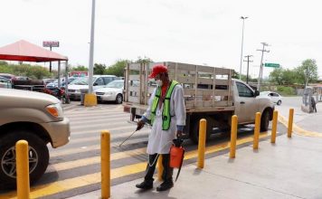 Lleva Julio Long acciones de sanitización a súper mercados