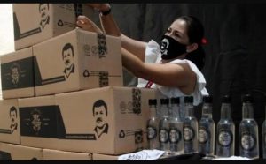 Cajas de suministros con la cara de 'El Chapo' Guzmán repartidas en México Cajas de suministros con la cara de 'El Chapo' Guzmán repartidas en México 20/4/2020