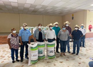 Entregan beneficios a productores de Múzquiz