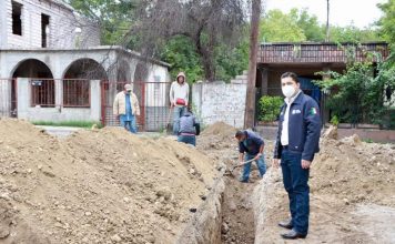 Continúa obra de colector de aguas residuales en Nueva Rosita