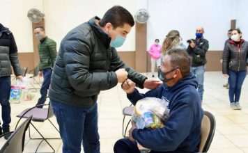 Encabeza Julio Long primera entrega de apoyos alimentarios del 2021