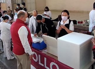 Reciben vacuna adultos mayores de Palaú