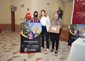 Tarjeta La Buena también beneficiará a habitantes de Palaú, acude la alcaldesa con los beneficiarios