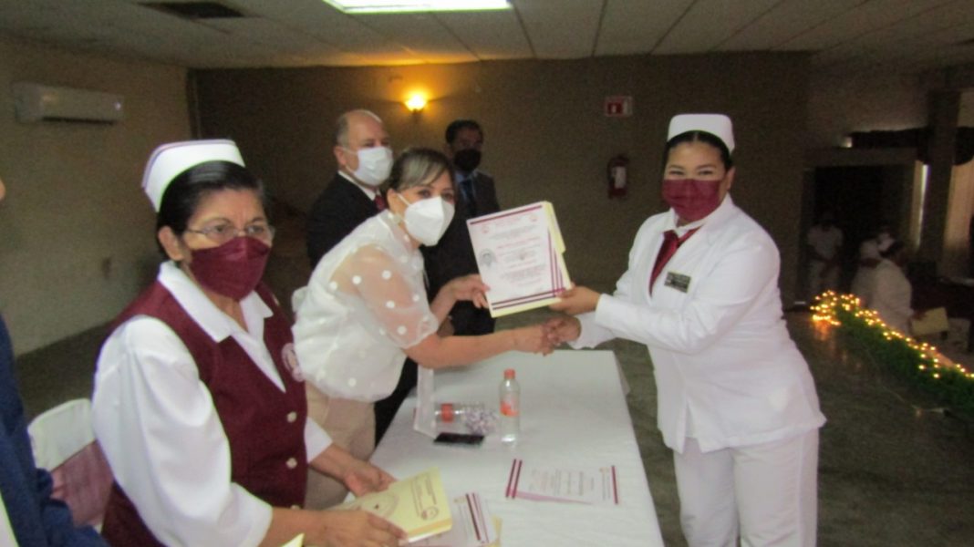 Se gradúa tercera generación de la Escuela de Licenciatura en