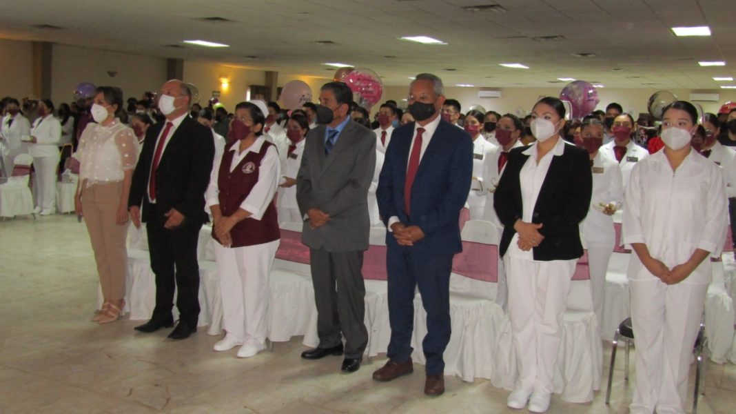 Se gradúa tercera generación de la Escuela de Licenciatura en