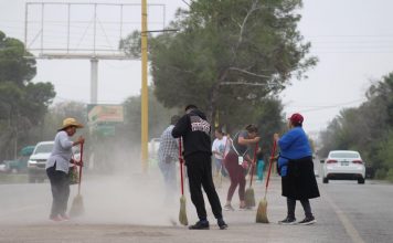 Sigue en Múzquiz el programa de limpieza y ordenamiento “Limpia tu cuadra”, con la participación de personal de dependencias municipales