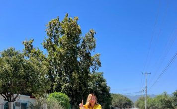 Alcaldesa Tania Flores Guerra supervisa obras de pavimentación en Múzquiz