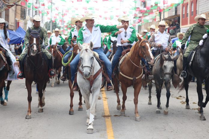 004 CABALGATA DE SABINAS, LA MÁS GRANDE DE MÉXICO- MANOLO