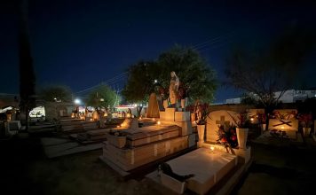 Con veladoras encendidas, el alcalde Chano Díaz honra la memoria de los fieles difuntos