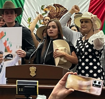 Grecia Quiroz asume como alcaldesa de Uruapan y ofrece seguir su legado